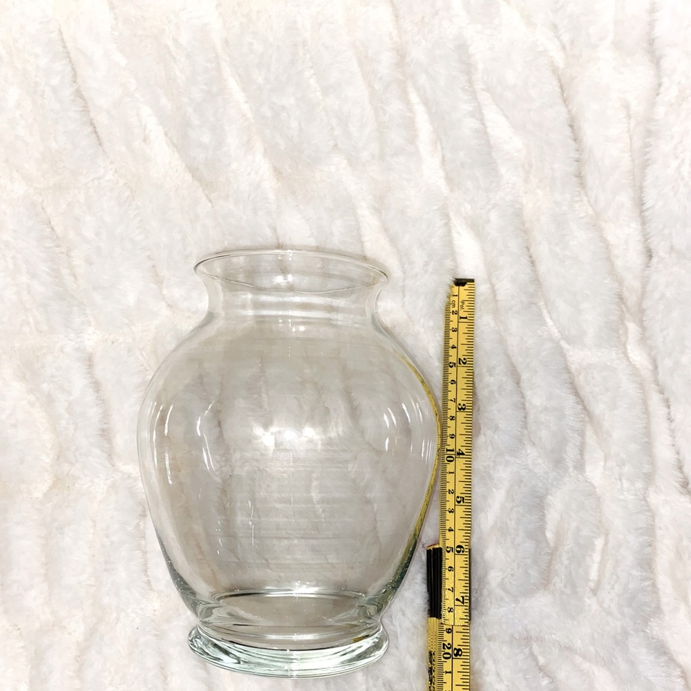 Clear vase8”